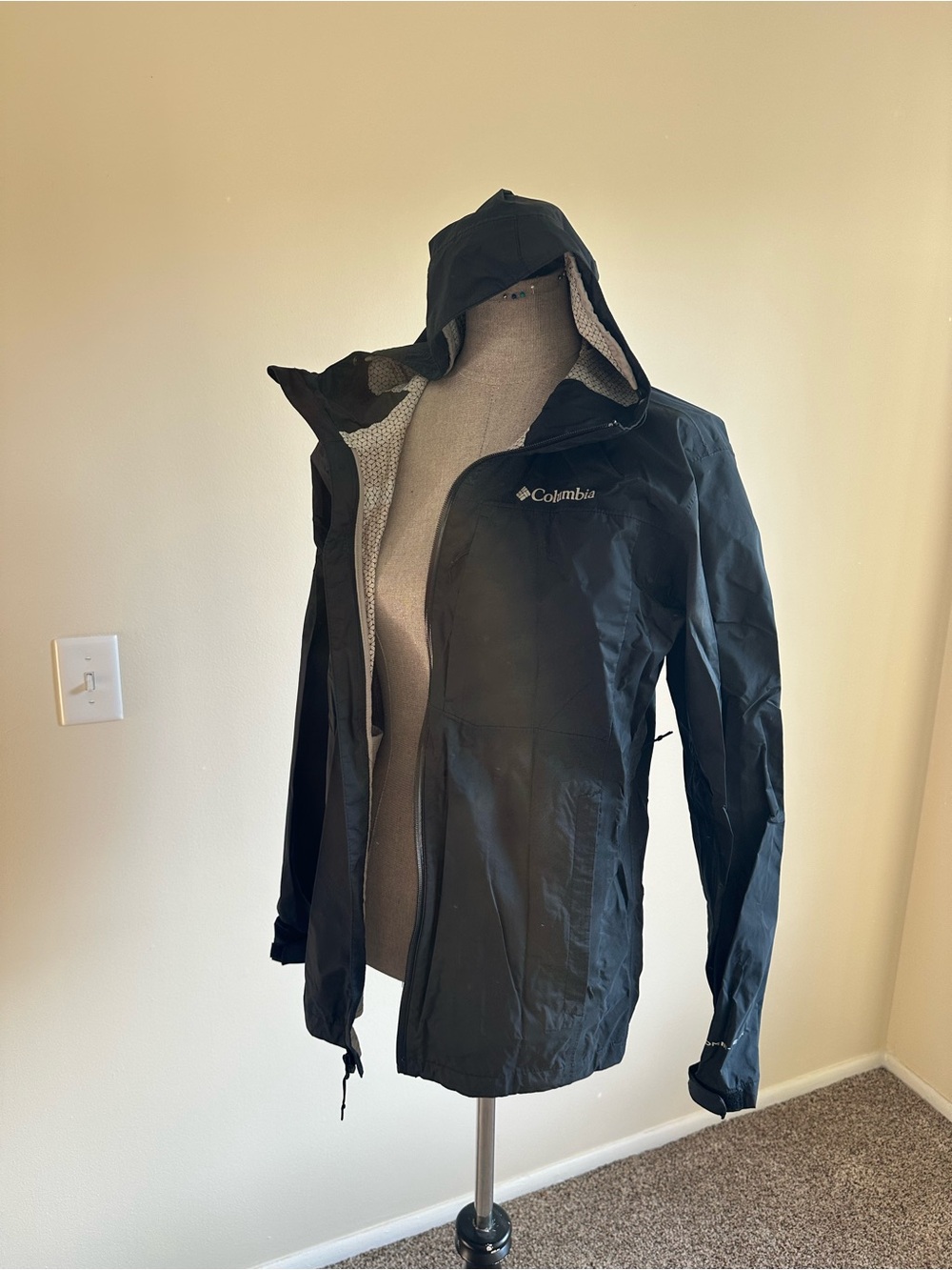 Columbia women Black Hooded Rain Shell Jacket